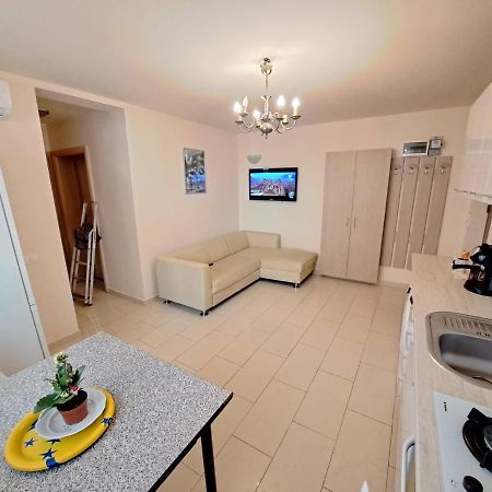شقة أراد  في Bine Ati Venit La Maria Str Ion Alexandru Nr 1 Bl 14 Ap 1 المظهر الخارجي الصورة