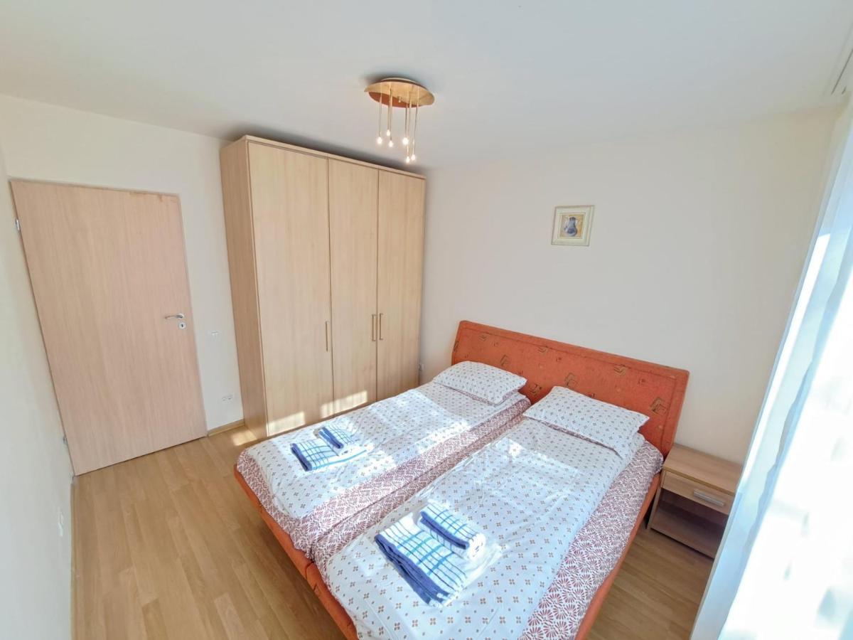 شقة أراد  في Bine Ati Venit La Maria Str Ion Alexandru Nr 1 Bl 14 Ap 1 المظهر الخارجي الصورة